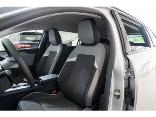 Opel Astra Electric 54 kWh | Camera | Stoel & Stuurverwarming | Navigatie | Dodehoekbewaking | Parkeersensor... ActivLease financial lease