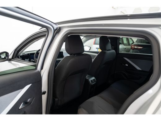Opel Astra Electric 54 kWh | Camera | Stoel & Stuurverwarming | Navigatie | Dodehoekbewaking | Parkeersensor... ActivLease financial lease