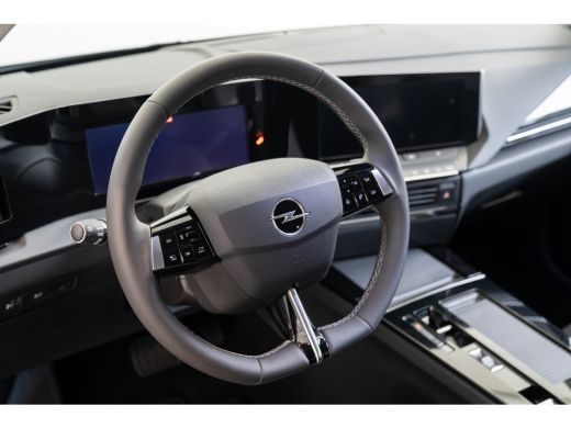 Opel Astra Electric 54 kWh | Camera | Stoel & Stuurverwarming | Navigatie | Dodehoekbewaking | Parkeersensor... ActivLease financial lease