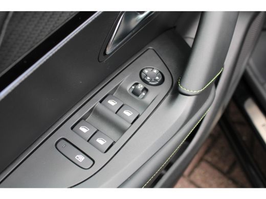 Peugeot 2008 1.2 PureTech 130 GT | Automaat | Navigatie | Camera | Panorama/schuifdak | 18 Inch | Adaptieve cr... ActivLease financial lease