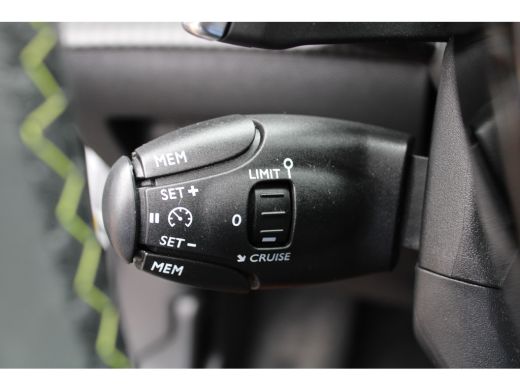 Peugeot 2008 1.2 PureTech 130 GT | Automaat | Navigatie | Camera | Panorama/schuifdak | 18 Inch | Adaptieve cr... ActivLease financial lease