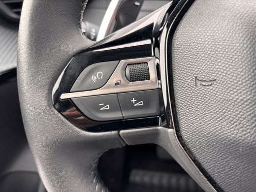 Peugeot 208 Hybrid 100PK e-DCS6 Allure | Camera | Navigatie | Stoelverwarming | Draadloze Apple Carplay / And... ActivLease financial lease