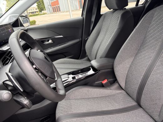 Peugeot 208 Hybrid 100PK e-DCS6 Allure | Camera | Navigatie | Stoelverwarming | Draadloze Apple Carplay / And... ActivLease financial lease