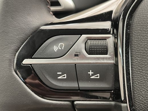 Peugeot 3008 1.2 PureTech Active Pack Parkeersensoren Achter | Camera | 17" Lichtmetaal | Cruise | Carplay | A... ActivLease financial lease