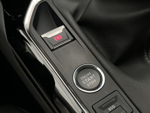 Peugeot 3008 1.2 PureTech Active Pack Parkeersensoren Achter | Camera | 17" Lichtmetaal | Cruise | Carplay | A... ActivLease financial lease