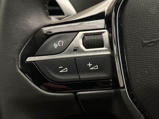 Peugeot 3008 1.2 PureTech Active Pack Parkeersensoren Achter | Camera | 17" Lichtmetaal | Cruise | Carplay | A... ActivLease financial lease