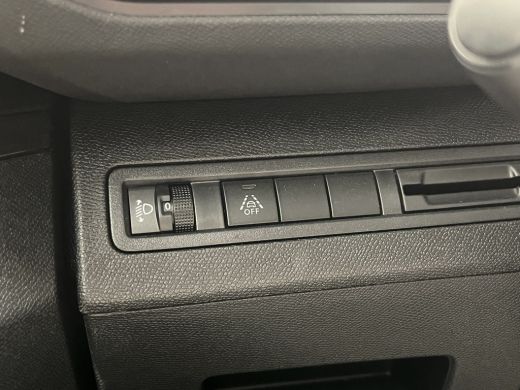 Peugeot 3008 1.2 PureTech Active Pack Parkeersensoren Achter | Camera | 17" Lichtmetaal | Cruise | Carplay | A... ActivLease financial lease