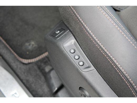 Peugeot 5008 1.2 Hybrid GT | Automaat | Navigatie | Panorama/schuifdak | Black Pack | Massage | Trekhaak | ActivLease financial lease
