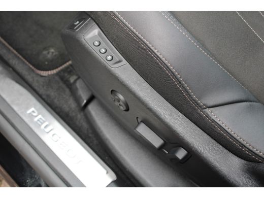 Peugeot 5008 1.2 Hybrid GT | Automaat | Navigatie | Panorama/schuifdak | Black Pack | Massage | Trekhaak | ActivLease financial lease