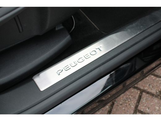 Peugeot 5008 1.2 Hybrid GT | Automaat | Navigatie | Panorama/schuifdak | Black Pack | Massage | Trekhaak | ActivLease financial lease