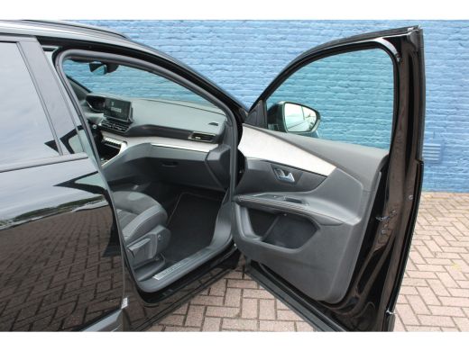 Peugeot 5008 1.2 Hybrid GT | Automaat | Navigatie | Panorama/schuifdak | Black Pack | Massage | Trekhaak | ActivLease financial lease