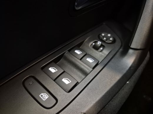 Peugeot e-2008 EV Active Pack 50 kWh | Airco (automatisch) | Apple Carplay/Android Auto|telefoonintegratie premi... ActivLease financial lease