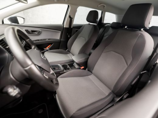 Seat León ST 1.5 TSI Sport 150Pk Automaat (NAVIGATIE, CLIMATE, CAMERA, KEYLESS, SPORTSTOELEN, TREKHAAK, PARKEE... ActivLease financial lease