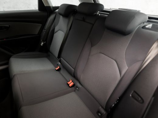 Seat León ST 1.5 TSI Sport 150Pk Automaat (NAVIGATIE, CLIMATE, CAMERA, KEYLESS, SPORTSTOELEN, TREKHAAK, PARKEE... ActivLease financial lease