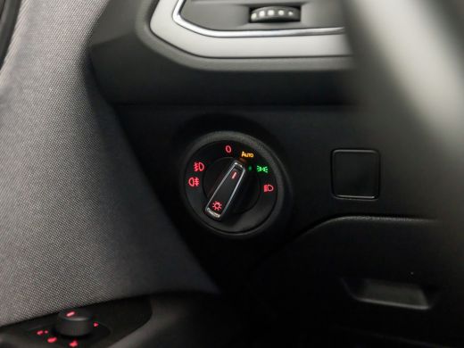 Seat León ST 1.5 TSI Sport 150Pk Automaat (NAVIGATIE, CLIMATE, CAMERA, KEYLESS, SPORTSTOELEN, TREKHAAK, PARKEE... ActivLease financial lease