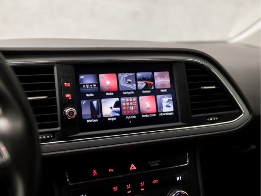 Seat León ST 1.5 TSI Sport 150Pk Automaat (NAVIGATIE, CLIMATE, CAMERA, KEYLESS, SPORTSTOELEN, TREKHAAK, PARKEE... ActivLease financial lease