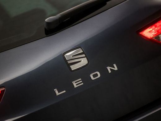 Seat León ST 1.5 TSI Sport 150Pk Automaat (NAVIGATIE, CLIMATE, CAMERA, KEYLESS, SPORTSTOELEN, TREKHAAK, PARKEE... ActivLease financial lease