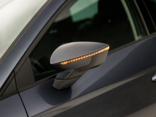 Seat León ST 1.5 TSI Sport 150Pk Automaat (NAVIGATIE, CLIMATE, CAMERA, KEYLESS, SPORTSTOELEN, TREKHAAK, PARKEE... ActivLease financial lease