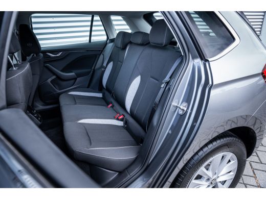 Skoda Kamiq 1.0 TSI 110pk DSG Ambition | Achteruitrijcamera | Cruise control | Volledig digitaal instrumenten... ActivLease financial lease