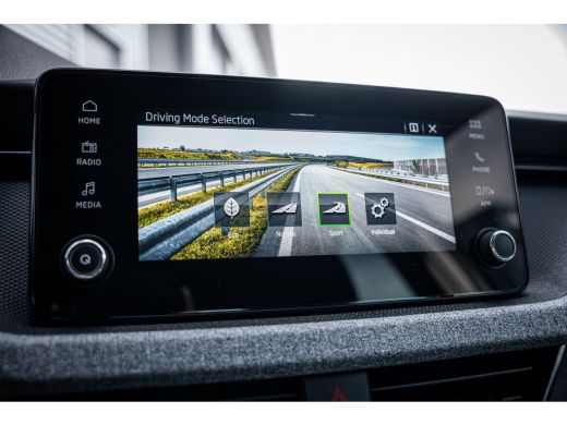 Skoda Kamiq 1.0 TSI 110pk DSG Ambition | Achteruitrijcamera | Cruise control | Volledig digitaal instrumenten... ActivLease financial lease