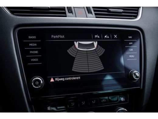 Skoda Octavia Combi 1.5 TSI Greentech Business Edition | Airco (automatisch) | Cruise control | Extra getint glas ActivLease financial lease