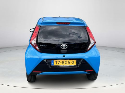 Toyota Aygo 1.0 VVT-i x-joy ActivLease financial lease