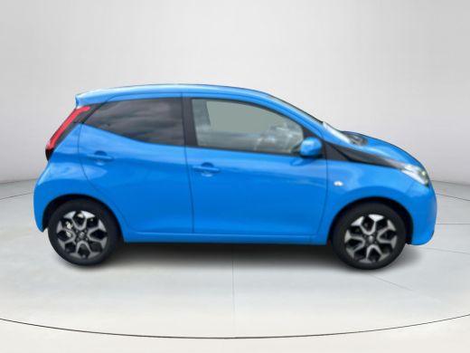 Toyota Aygo 1.0 VVT-i x-joy ActivLease financial lease