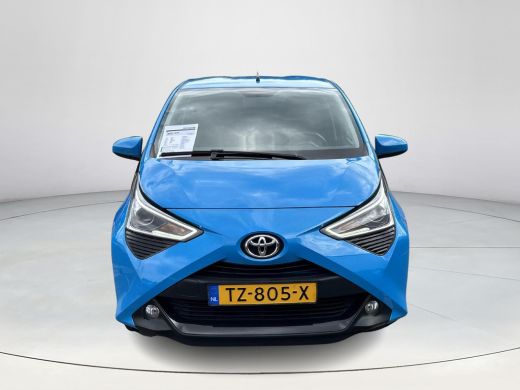 Toyota Aygo 1.0 VVT-i x-joy ActivLease financial lease