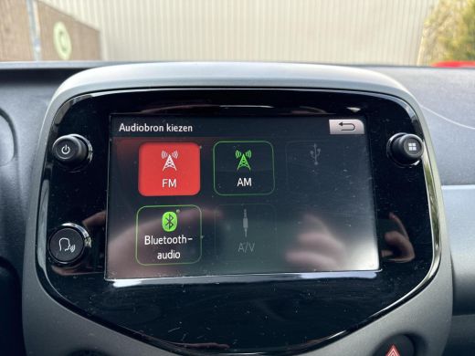 Toyota Aygo 1.0 VVT-i x-play **PARKEERCAMERA/ BEGRENZER/ APPLE CARPLAY/ 36 MAANDEN GARANTIE** ActivLease financial lease