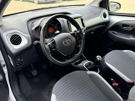 Toyota Aygo 1.0 VVT-i x-play **PARKEERCAMERA/ BEGRENZER/ APPLE CARPLAY/ 36 MAANDEN GARANTIE** ActivLease financial lease