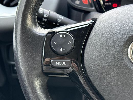 Toyota Aygo 1.0 VVT-i x-play **PARKEERCAMERA/ BEGRENZER/ APPLE CARPLAY/ 36 MAANDEN GARANTIE** ActivLease financial lease