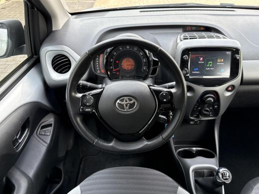 Toyota Aygo 1.0 VVT-i x-play **PARKEERCAMERA/ BEGRENZER/ APPLE CARPLAY/ 36 MAANDEN GARANTIE** ActivLease financial lease
