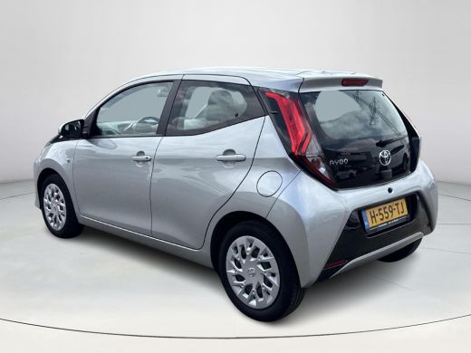 Toyota Aygo 1.0 VVT-i x-play **PARKEERCAMERA/ BEGRENZER/ APPLE CARPLAY/ 36 MAANDEN GARANTIE** ActivLease financial lease