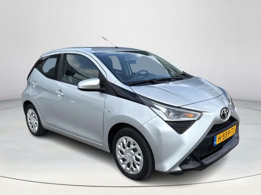 Toyota Aygo 1.0 VVT-i x-play **PARKEERCAMERA/ BEGRENZER/ APPLE CARPLAY/ 36 MAANDEN GARANTIE** ActivLease financial lease