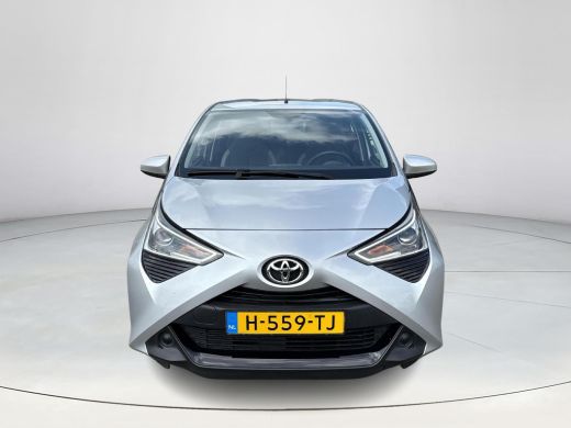 Toyota Aygo 1.0 VVT-i x-play **PARKEERCAMERA/ BEGRENZER/ APPLE CARPLAY/ 36 MAANDEN GARANTIE** ActivLease financial lease