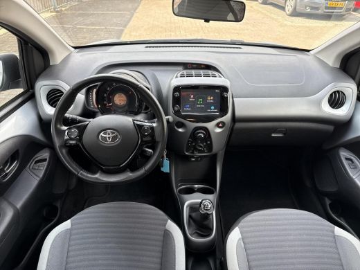 Toyota Aygo 1.0 VVT-i x-play **PARKEERCAMERA/ BEGRENZER/ APPLE CARPLAY/ 36 MAANDEN GARANTIE** ActivLease financial lease