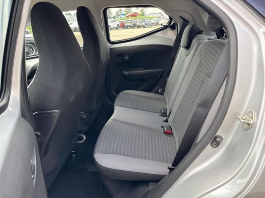 Toyota Aygo 1.0 VVT-i x-play **PARKEERCAMERA/ BEGRENZER/ APPLE CARPLAY/ 36 MAANDEN GARANTIE** ActivLease financial lease
