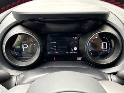 Toyota Yaris 1.5 Hybrid GR Sport **NAVIGATIE/ KEYLESS/ STOELVERWARMING/ 36 MAANDEN GARANTIE** ActivLease financial lease