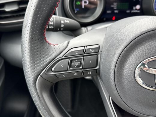Toyota Yaris 1.5 Hybrid GR Sport **NAVIGATIE/ KEYLESS/ STOELVERWARMING/ 36 MAANDEN GARANTIE** ActivLease financial lease