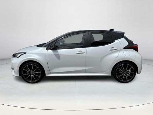 Toyota Yaris 1.5 Hybrid GR Sport **NAVIGATIE/ KEYLESS/ STOELVERWARMING/ 36 MAANDEN GARANTIE** ActivLease financial lease