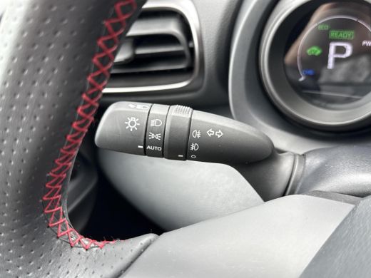 Toyota Yaris 1.5 Hybrid GR Sport **NAVIGATIE/ KEYLESS/ STOELVERWARMING/ 36 MAANDEN GARANTIE** ActivLease financial lease