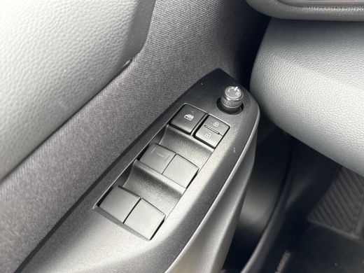 Toyota Yaris 1.5 Hybrid GR Sport **NAVIGATIE/ KEYLESS/ STOELVERWARMING/ 36 MAANDEN GARANTIE** ActivLease financial lease