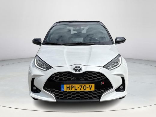 Toyota Yaris 1.5 Hybrid GR Sport **NAVIGATIE/ KEYLESS/ STOELVERWARMING/ 36 MAANDEN GARANTIE** ActivLease financial lease