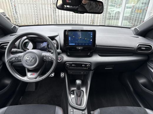 Toyota Yaris 1.5 Hybrid GR Sport **NAVIGATIE/ KEYLESS/ STOELVERWARMING/ 36 MAANDEN GARANTIE** ActivLease financial lease