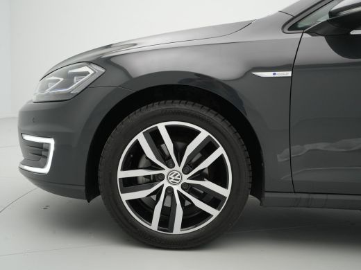 Volkswagen e-Golf E-DITION 136pk Navigatie Camera Acc Led 139 ActivLease financial lease