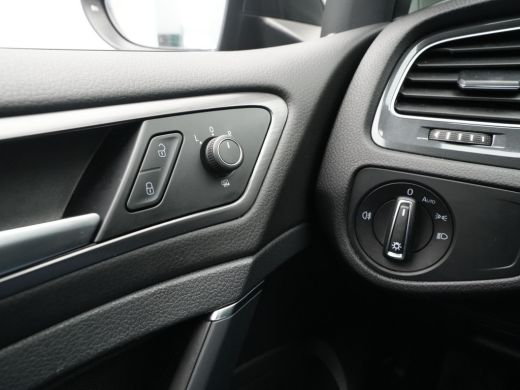 Volkswagen e-Golf E-DITION 136pk Navigatie Camera Acc Led 139 ActivLease financial lease