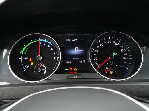 Volkswagen e-Golf E-DITION 136pk Navigatie Camera Acc Led 139 ActivLease financial lease