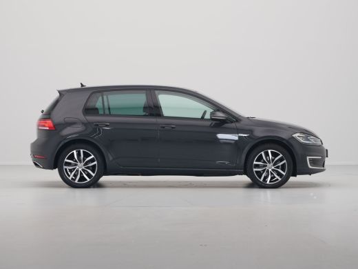 Volkswagen e-Golf E-DITION 136pk Navigatie Camera Acc Led 139 ActivLease financial lease