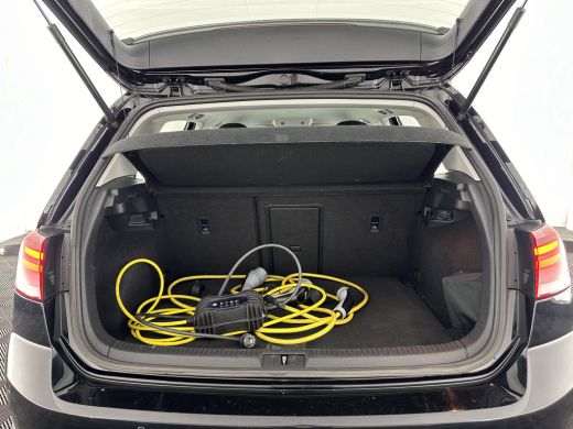 Volkswagen e-Golf E-DITION Aut. *HEAT-PUMP | ADAPTIVE-CRUISE | FULL-LED | DAB+ | NAVI-FULLMAP | CARPLAY | HEATED-CO... ActivLease financial lease