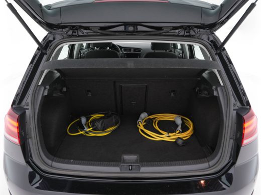 Volkswagen e-Golf E-DITION Aut. *HEAT-PUMP | ADAPTIVE-CRUISE | FULL-LED | DAB+ | NAVI-FULLMAP | CARPLAY | HEATED-CO... ActivLease financial lease